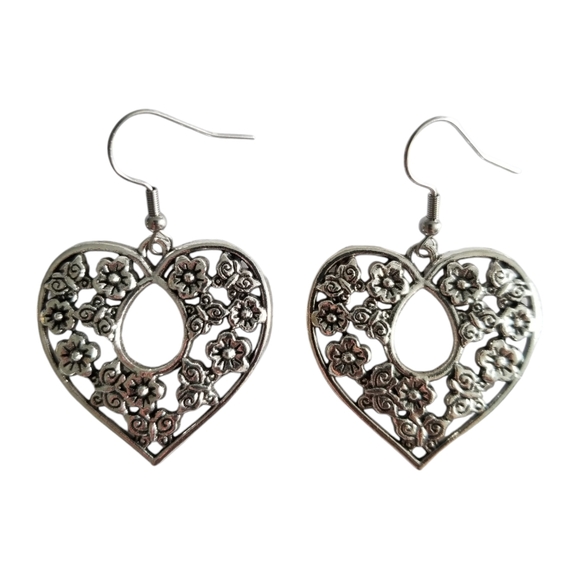 Handcrafted Heart Rarrings - Picture 1 of 4